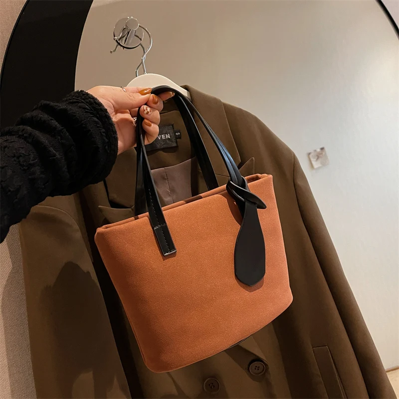 Classic Handbag With Luxury Design New Women's Shoulder Bag For Autumn/winter 2022 Small Tote Bag Casual Street Style Small Bag