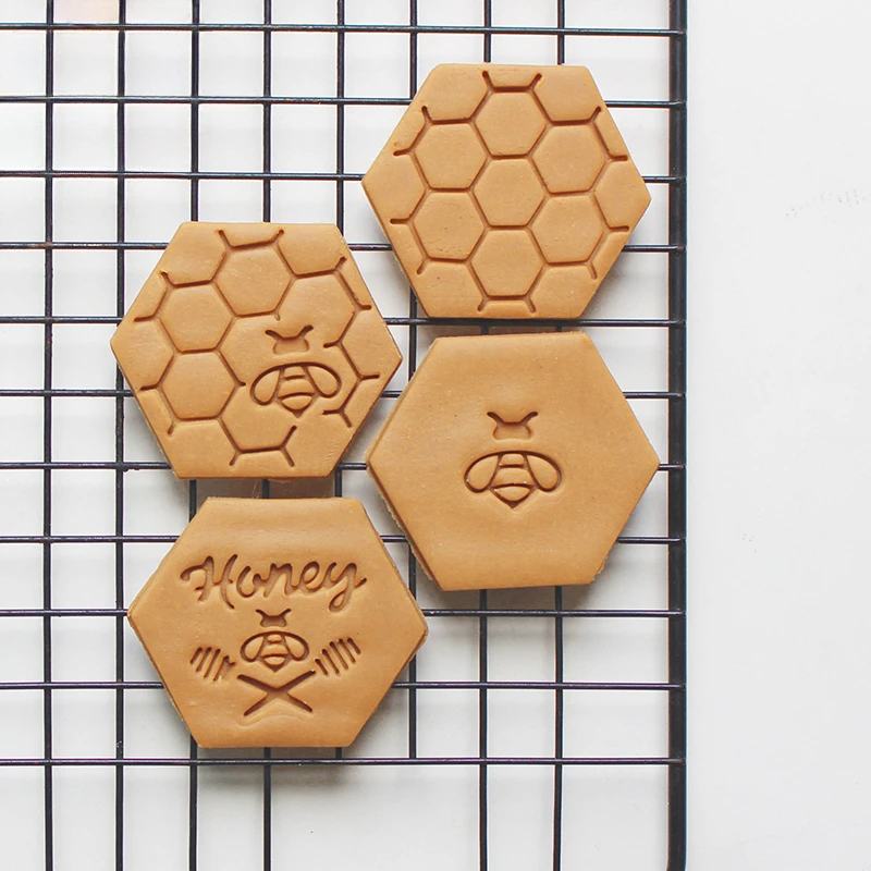 4Pcs/Set Cartoon Bee Cookie Cutters 3D Bee Honey Biscuit Mold Cookie Stamps Baking Mold DIY Kitchen Baking Cake Decoration Tools