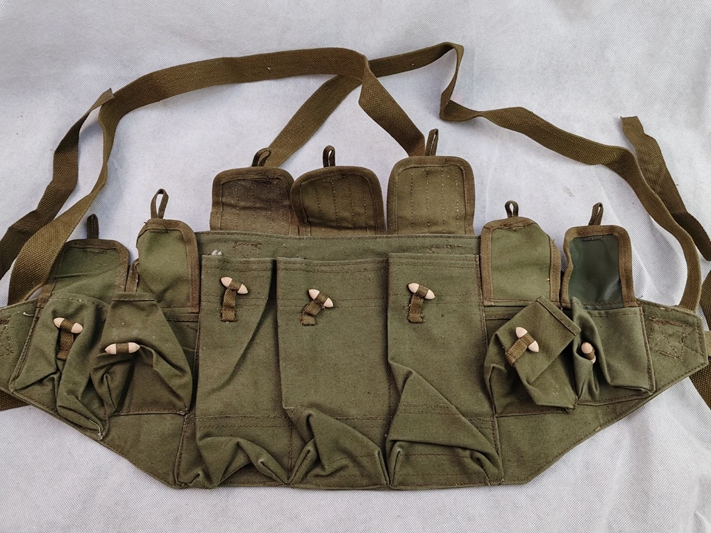 1986s GENUINE ORIGINAL BANDOLIER VIETNAM WAR CHINESE MILITARY TYPE 56AK CHEST-RIG POUCH NOS