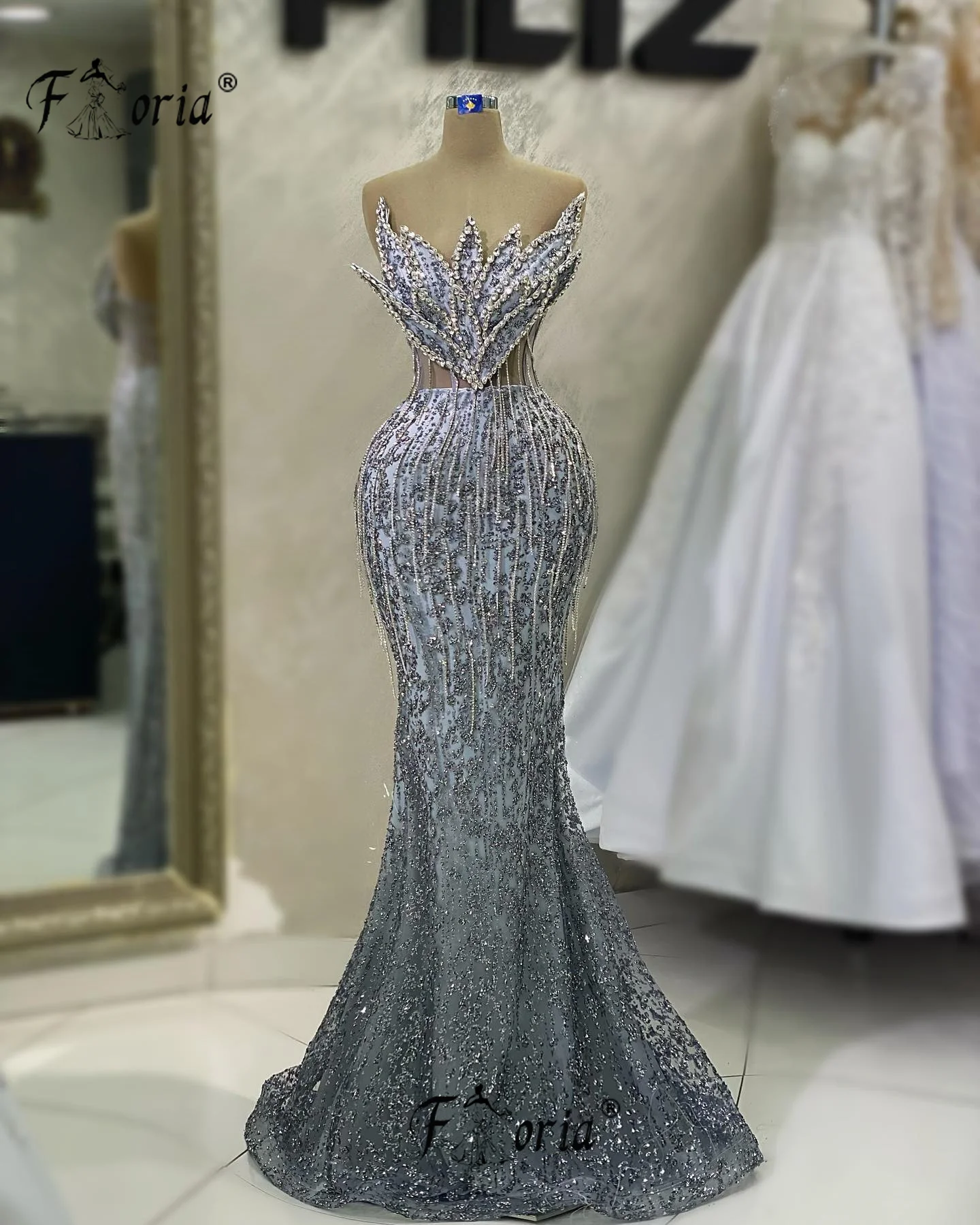 Zarte Kristall Quasten Meerjungfrau Abendkleid funkelnde volle Perlen Pailletten Silber ärmellose Ballkleider Robe de Soiree Femme