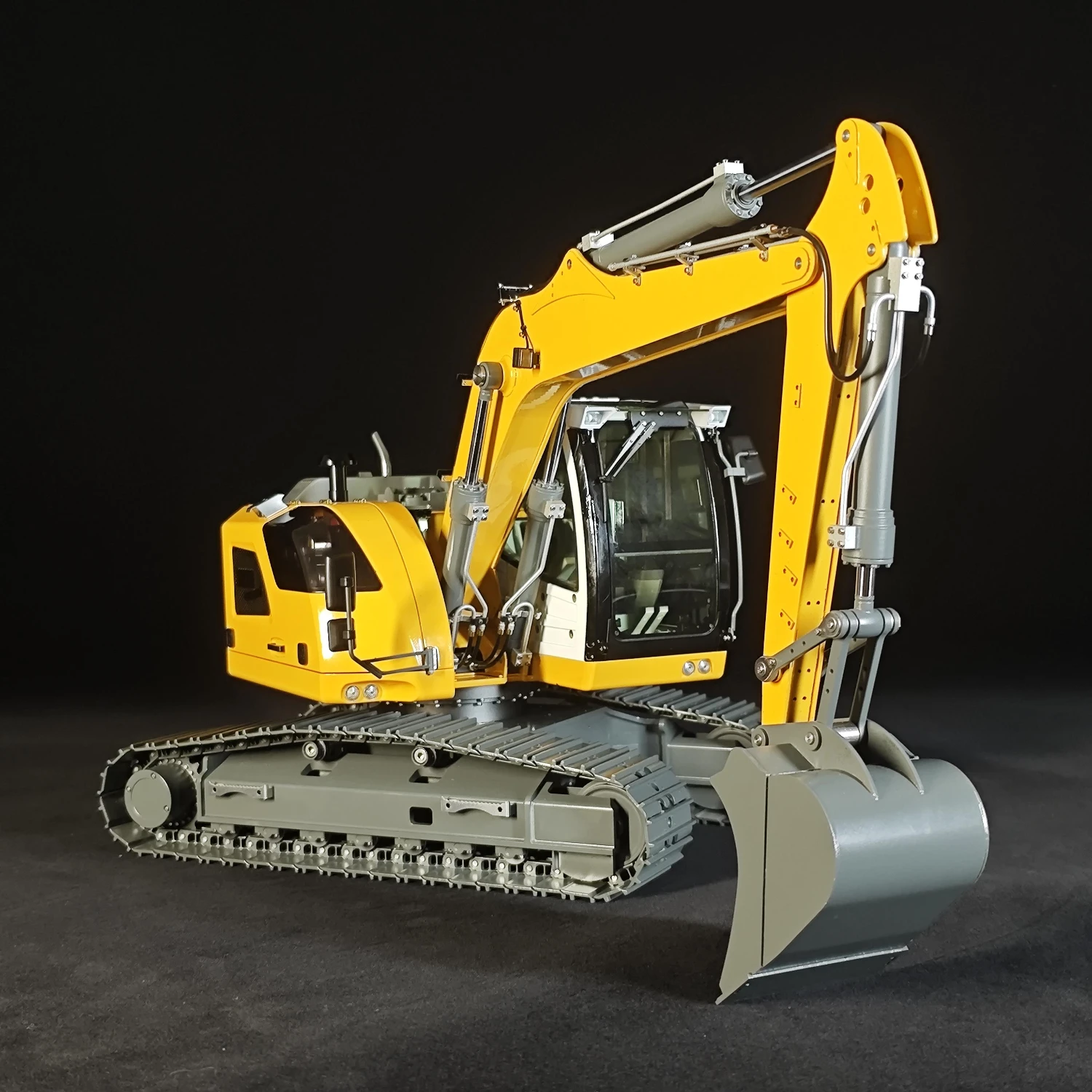 R920 RC Excavator 1/14 JDM-208 RC Excavator Hydraulic Metal RTR Model with Light Radio Remote Control Excavator Model Toy 6