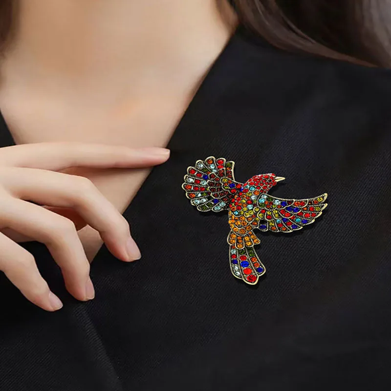  Hicarer 6 Pieces Women Brooch Set Crystal Pin Brooch Colorful  Animal Shape Brooch Pin for Women Girls Party Favors (Dragonfly, Butterfly,  Hummingbird, Owl, Peacock, Bee Design): Clothing, Shoes & Jewelry