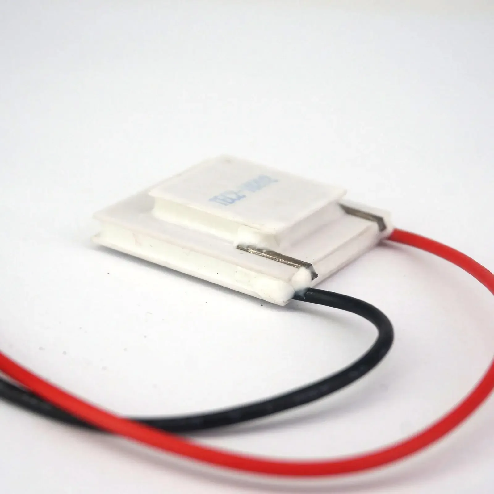 TES2-10202 20x30mm 2-layers Ceramic Heatsink Thermoelectric Cooler Peltier Cooling Plate Refrigeration Module