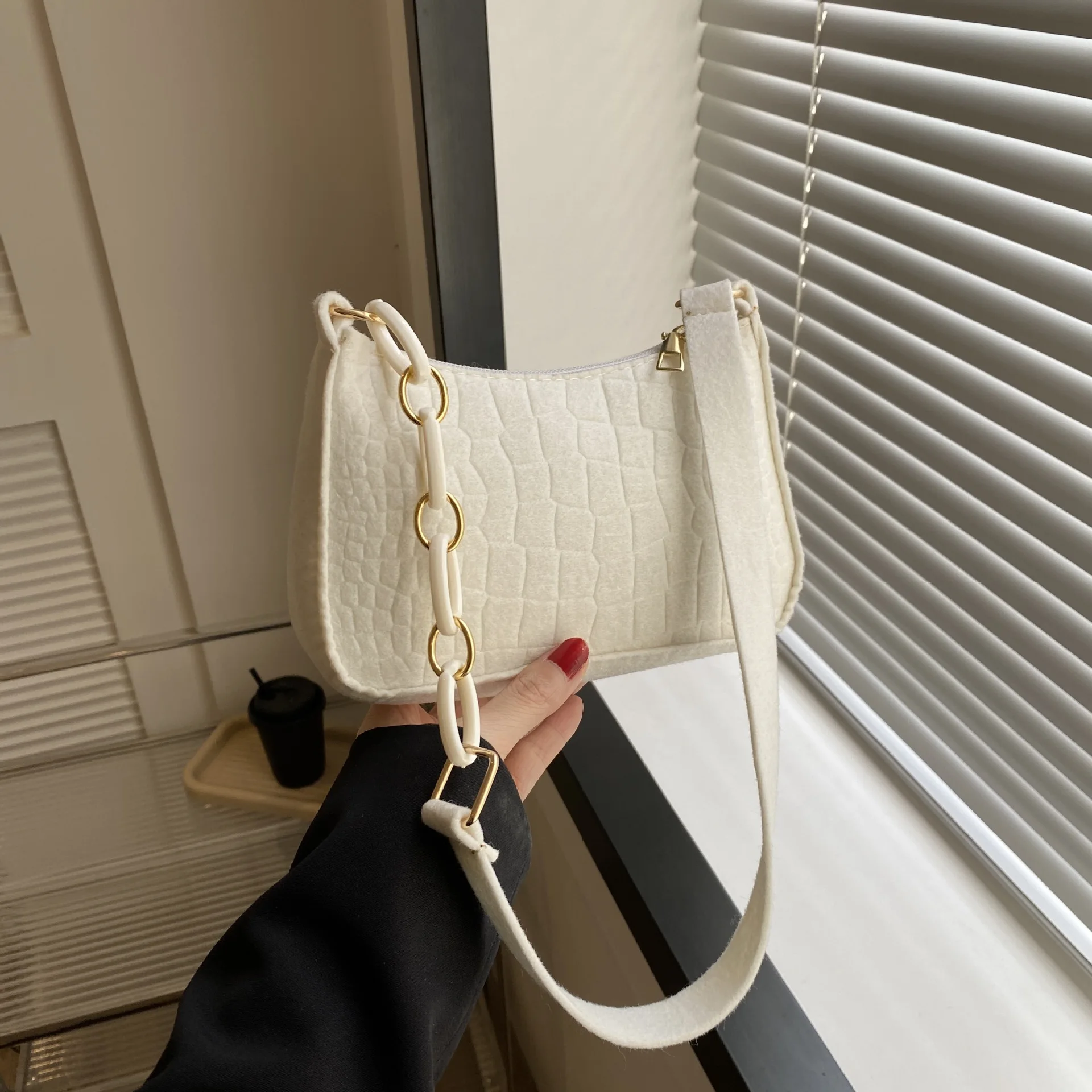 

Fashion Felt Shoulder Bags for Women Women's Subaxillary Bag Design Advanced Texture Armpit Handbags Purses Crescent Saddle Bag