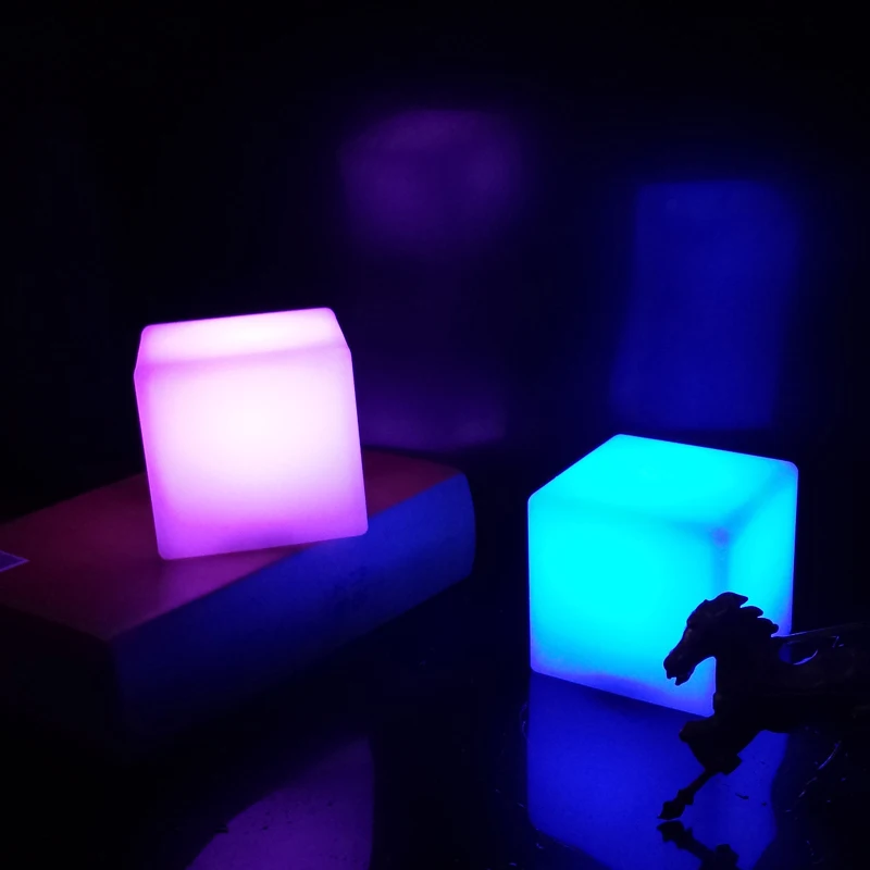Рисунок 5 - Перезаряжаемый стул со светодиодной подсветкой Cube
