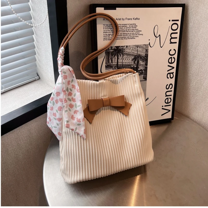 Shoulder Bag Tote Bag Large Capacity Handbag 2023 Trend Design All-match PU Leather Bow Pleated Casual Shopper Bags for Women