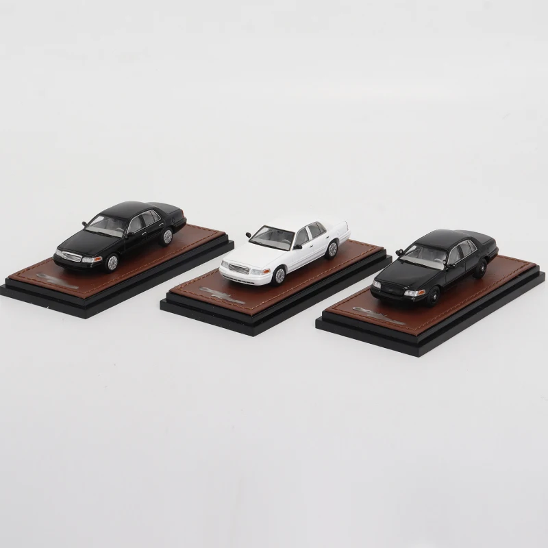GOC I 1:64 Crown Victoria Street Package White Diecast Diorama Car Model Toys 
