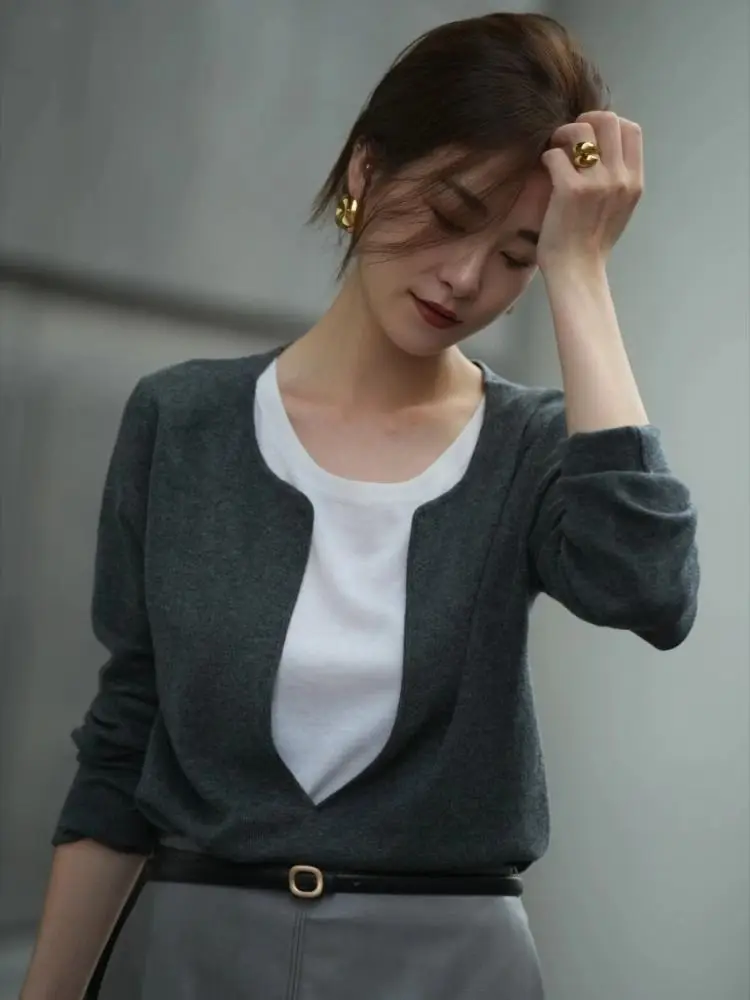 French Laiser Temperament Long-sleeved T-shirt for Women in Autumn Elastic Contrasting Color Fake Two-piece Base Top Skirt Suit 2