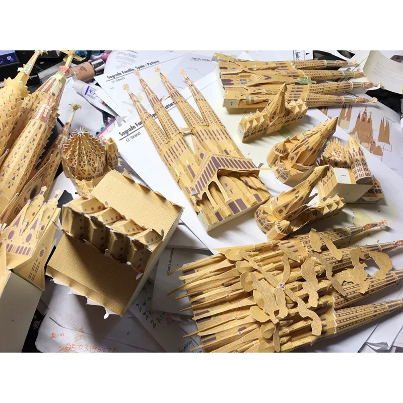 The World Famous Building Spanish Cathedral Sagrada Familia Paper Model DIY Student Handwork 3