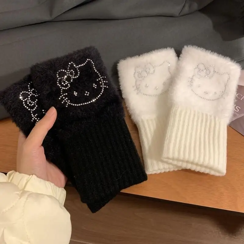 Hello Kitty 반지털 장갑: 귀여움과 따뜻함의 조화