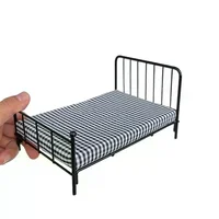 1 pièces décoration de scène de chambre à coucher 1:12 maison de poupée lit en métal Mini meubles de poupée cadre en fer lit simple modèle accessoires de maison de poupée 4