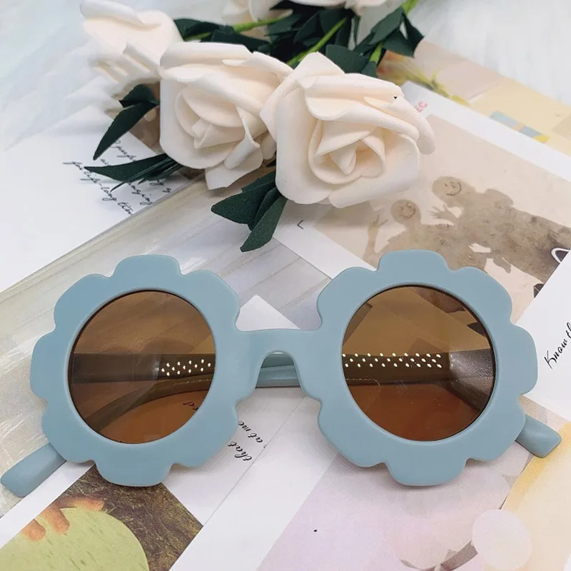 baby accessories doll	 Fashion Baby Sunglasses Summer Outdoor Sunglasses Cute Flower Sunglasses Kids Protection Sun Glasses Beach Uv Protection Eyewear shake baby's hand