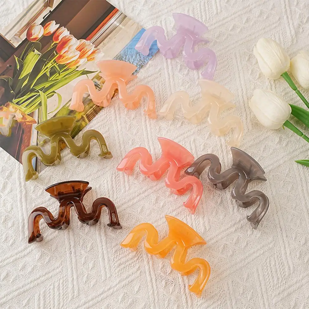 

Non-slip Hair Claw Hair Styling Organization Tool Women's Strong Claw Hair Clip with Anti-slip Grip Elastic Spring for Smooth
