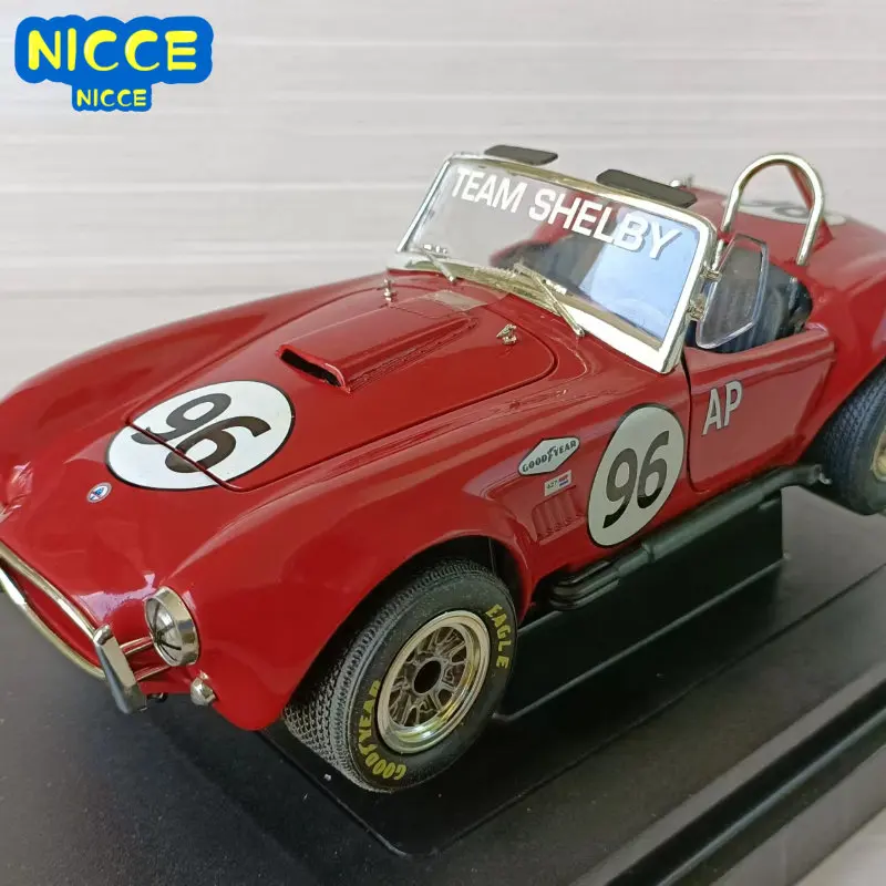

Модель американского автомобиля из металлического сплава, 1:18, 1965