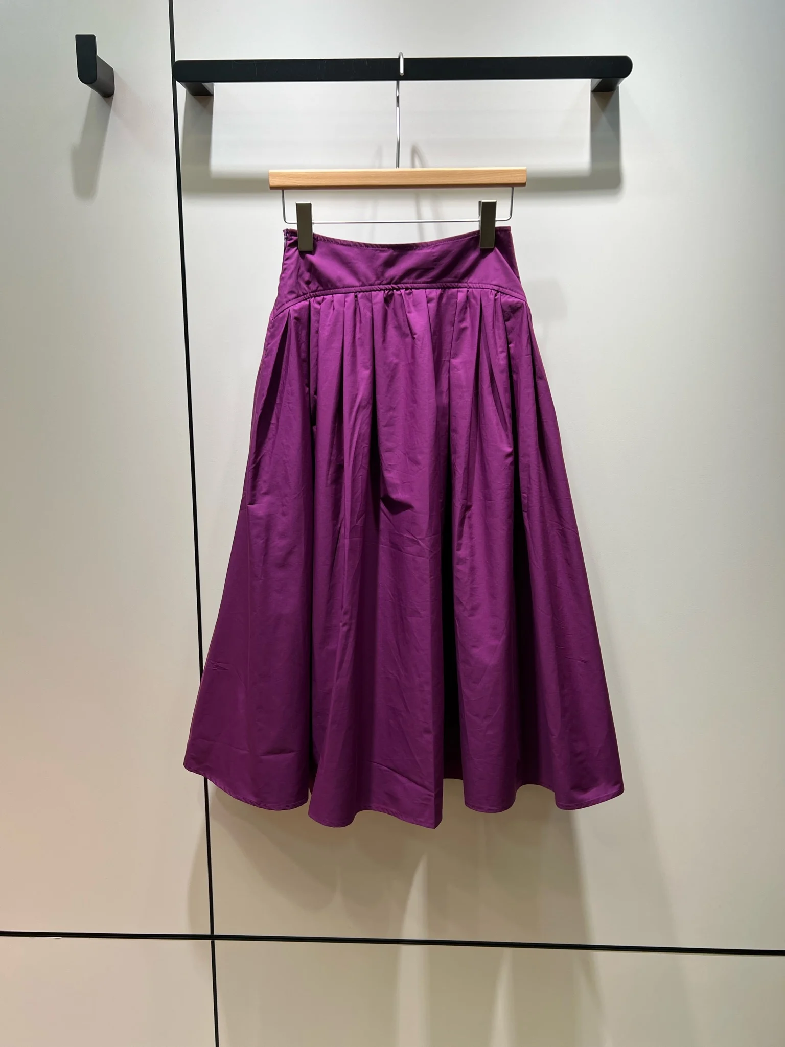 

2023 Early autumn purple high-waisted half skirt large skirt skirt fashion is a must-have for age reduction