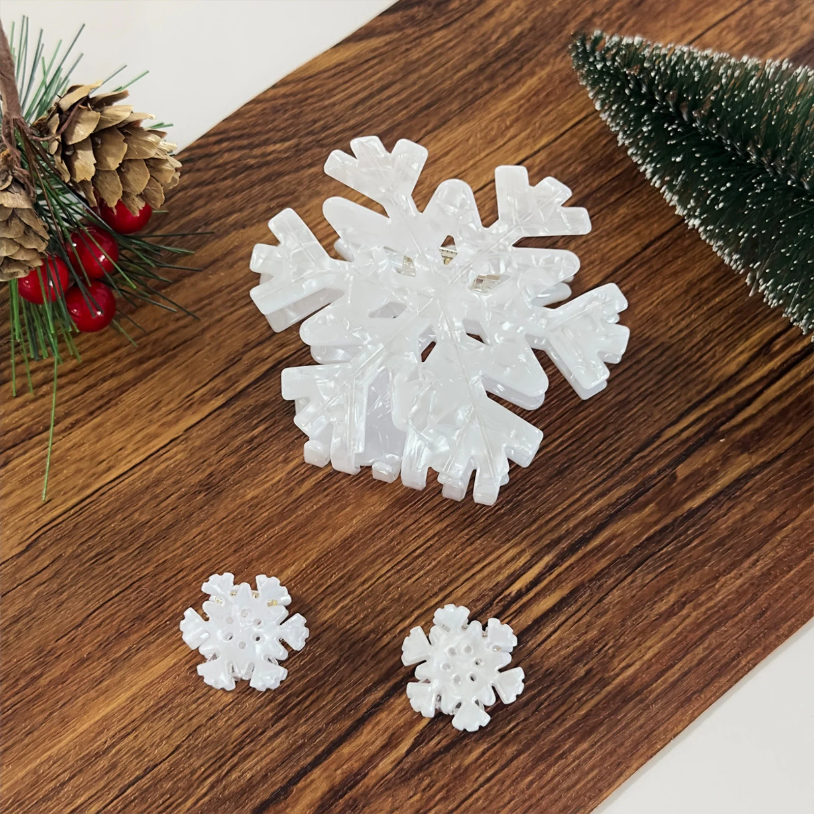 1PC Snowflake Hair Claw Clips, White Winter-themed Hair Accessories, Elegant Iridescent Hair Clips For Women, Festive Christmas