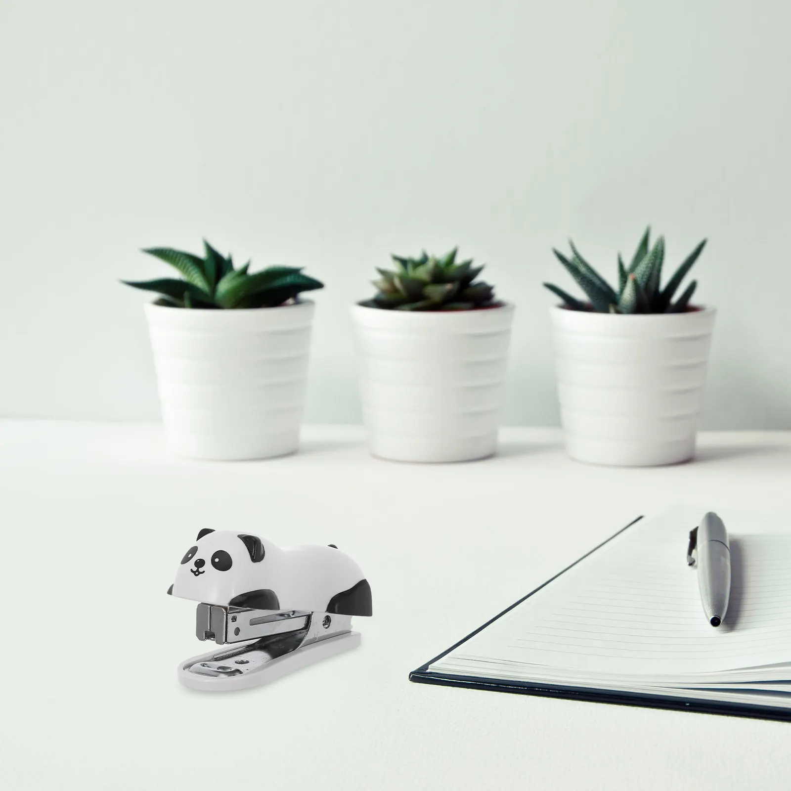 팬더 미니 스테이플러 플라스틱 금속 책상 스테이플러 학교 사무실 가정용 소형 경량 휴대용 귀여운 데스크탑 액세서리 선물