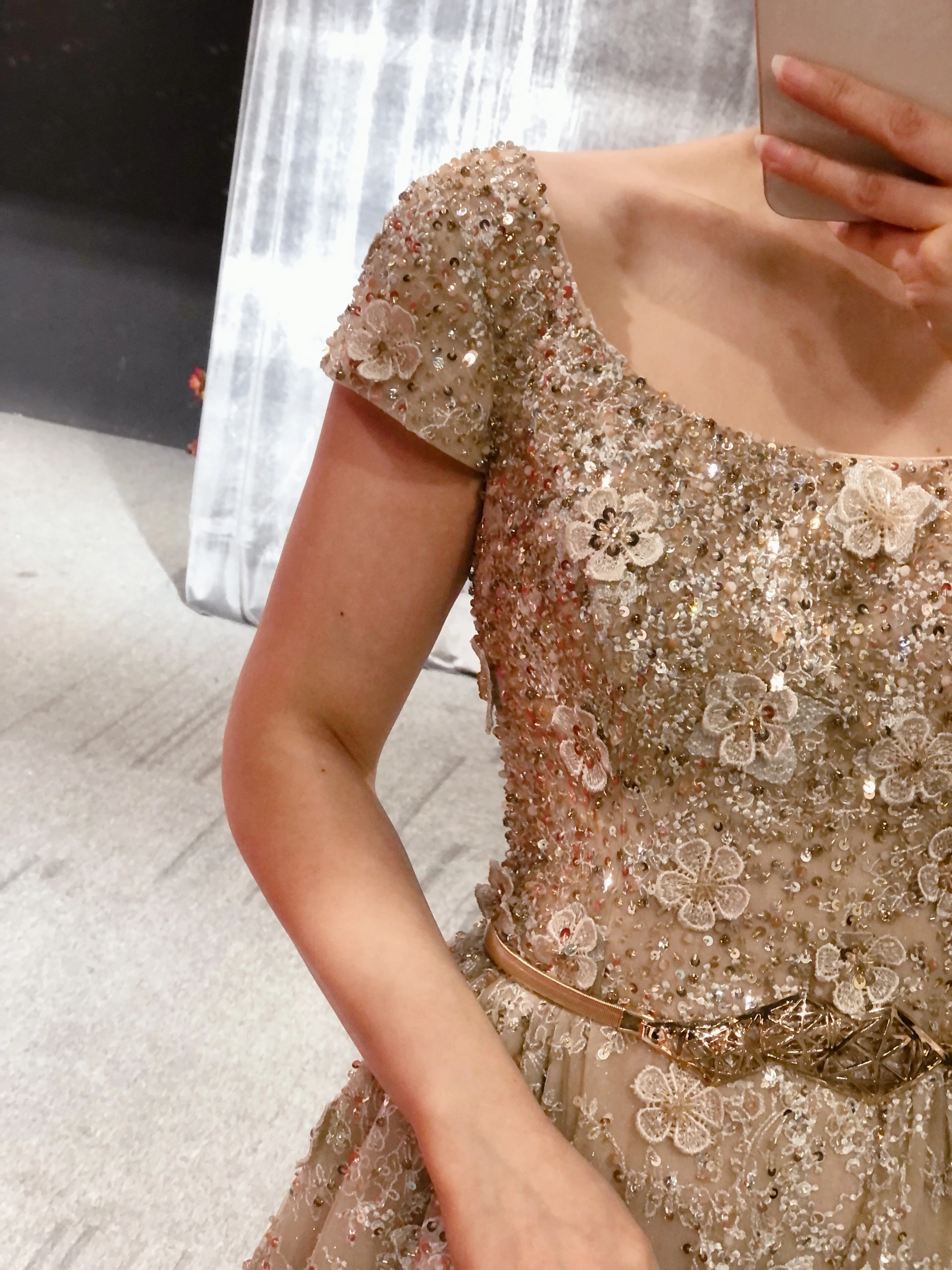 Рисунок 2 - Винтажное вечернее платье Elie Saab цвета шампанского