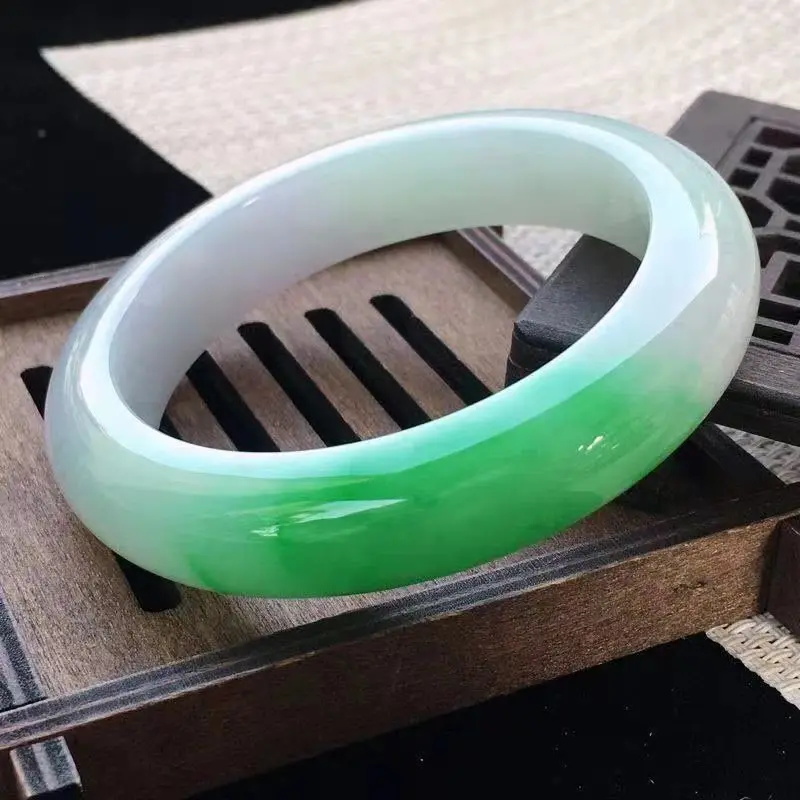 

Blype Myanmar Royal Concubine Bracelet Yang Green Floating Flower Emerald Jade