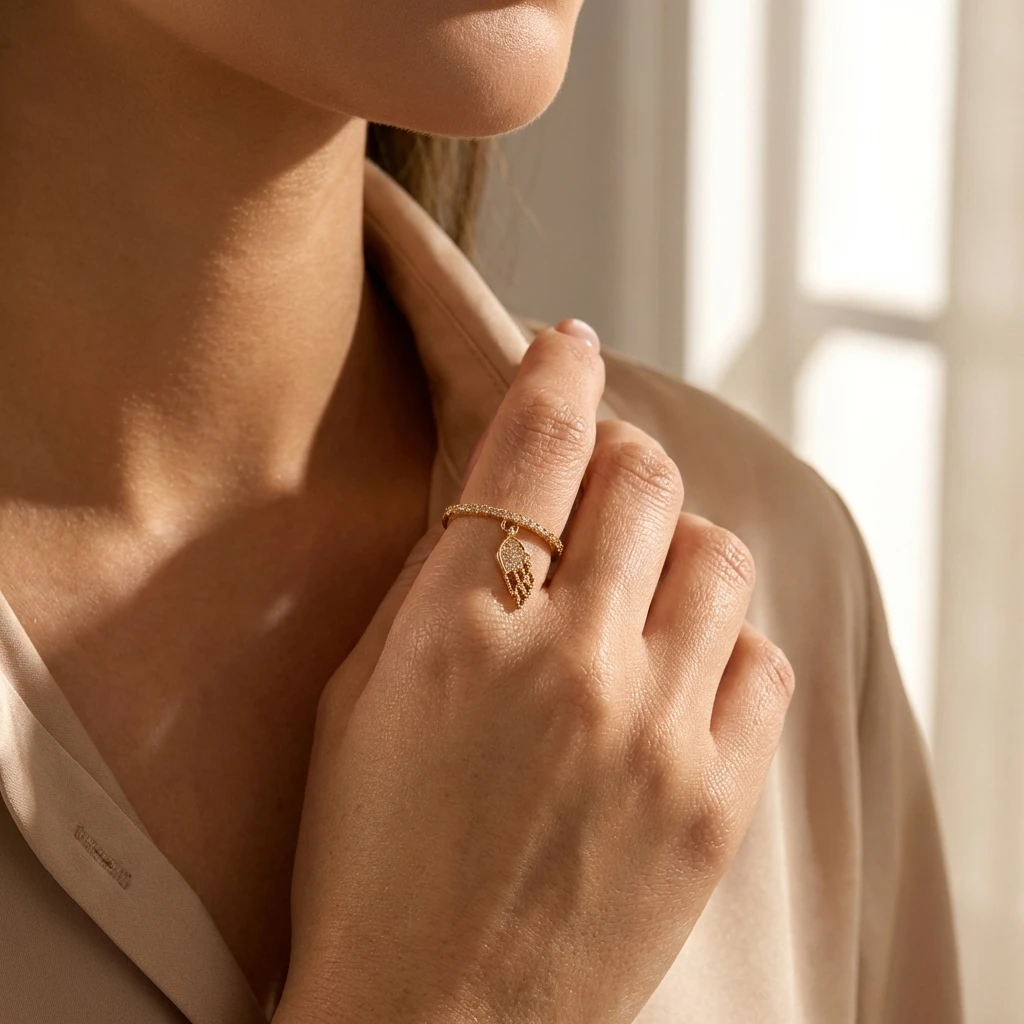 Boho Feder-Hänge-Messingring für Frauen Zierlicher Funkelnder Zirkonia-Charm Fingerschmuck Minimalistischer Freistil Tägliches Accessoire