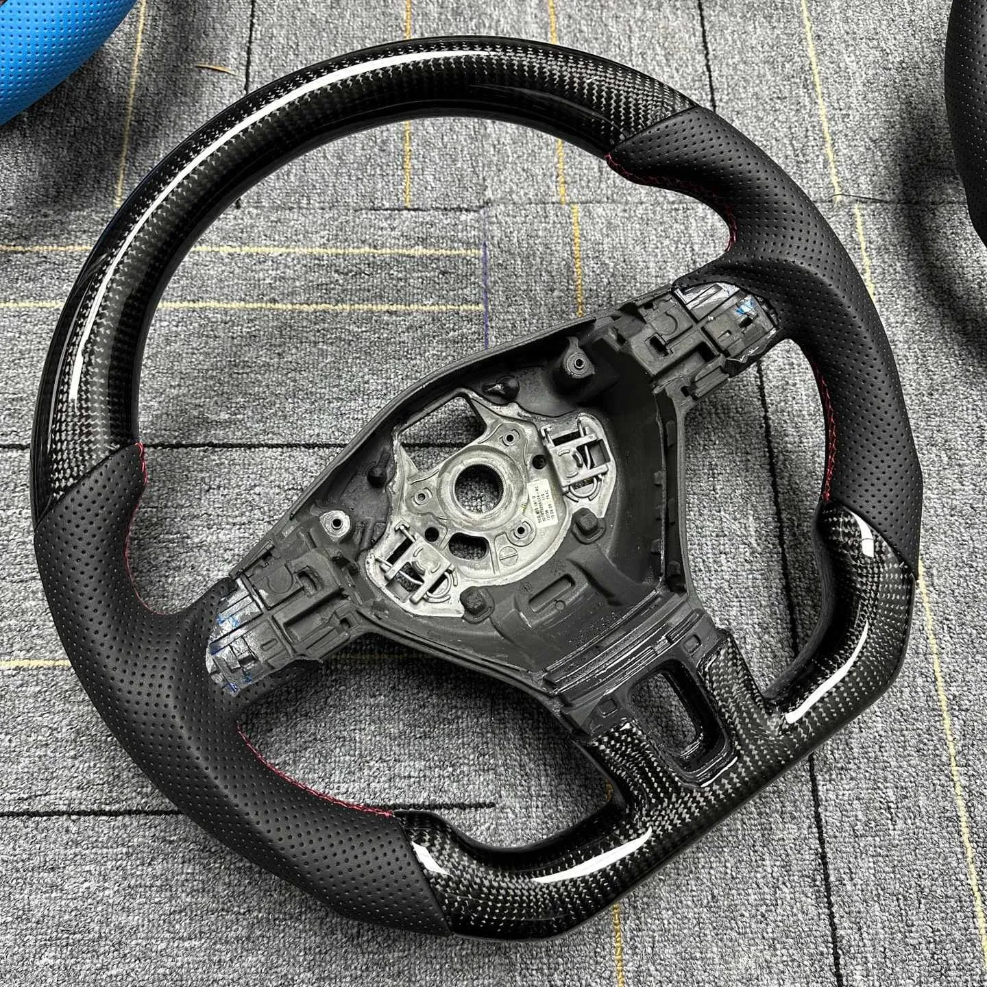 Replacement Real Carbon Fiber Steering Wheel with Leather for VW