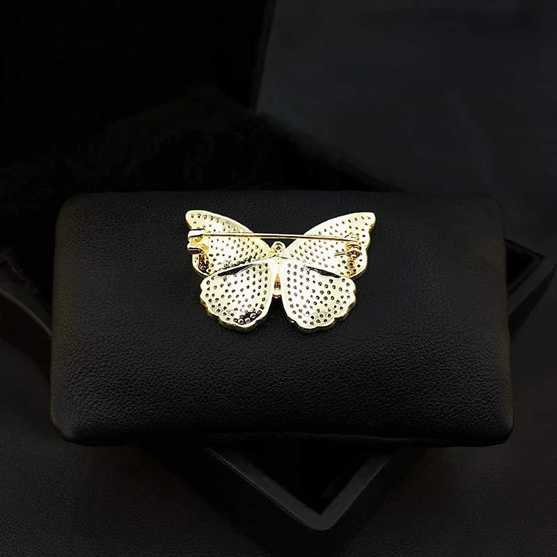 Butterfly Brooch High-End Insect Pins for Women Corsage Neckline Wild Luxurious Pin Suit Ornament Rhinestone Jewelry Party Gifts