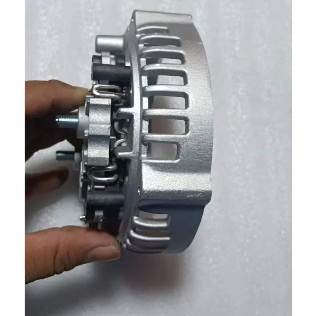 SINOTRUK HOWO Ʈ  ǰ Ѳ   SINOTRUK  Ʈ   (28V/70A) VG1095094002