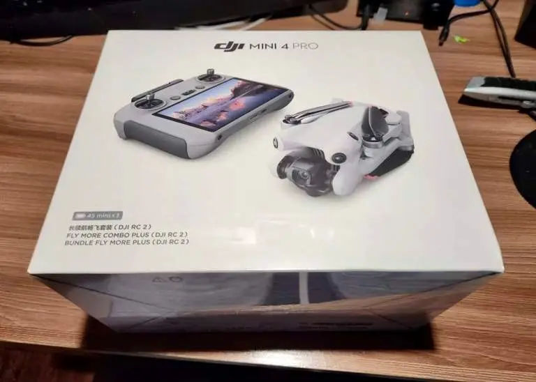 DJI Drone 4K avec caméra HD et GPS survolant un paysage, livraison rapide en France
