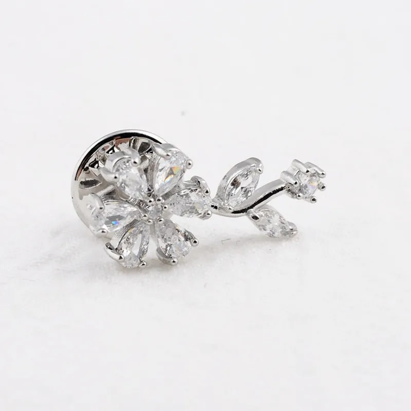 Fashion Flower Brooch Anti-Exposure Buckle For Women Suit Cardigan Pins Fine Jewelry Fixed Clothing Neckline Fastener Nice Gifts