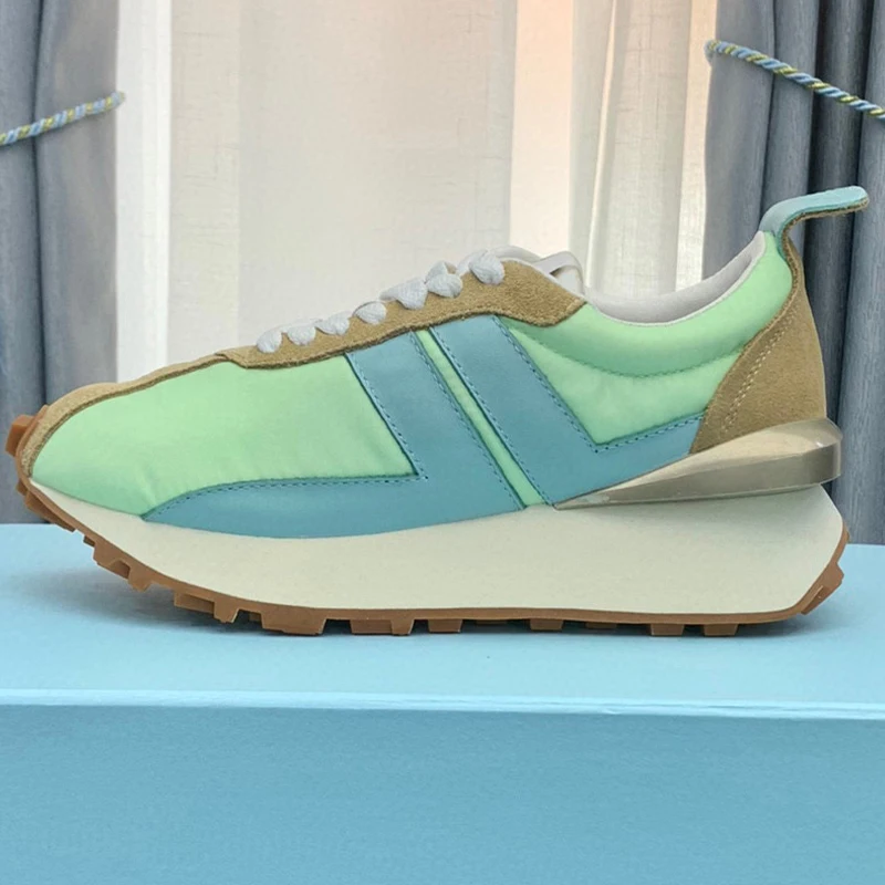 

New Female Running Shoes Autumn Unique Upper Pattern Design Wear Resistant Loafers Thick Bottom Lovers Shoes With Wide Toe