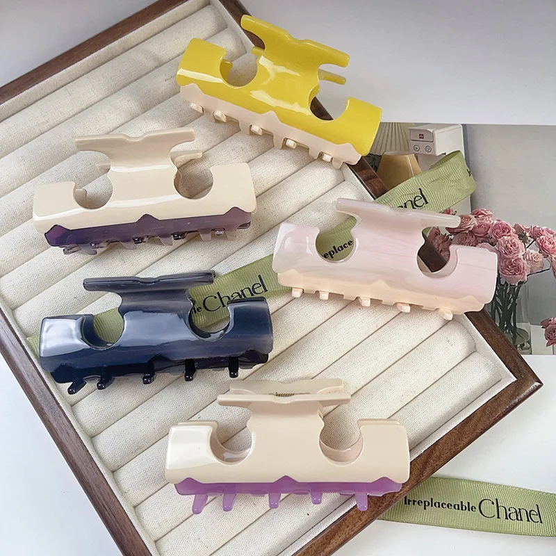 

Korean Version Of Acetic Acid Hair Claw Two-color Contrast Hair Grab Simple Fashion Sweet T-color Shark Clip Hair Accessories