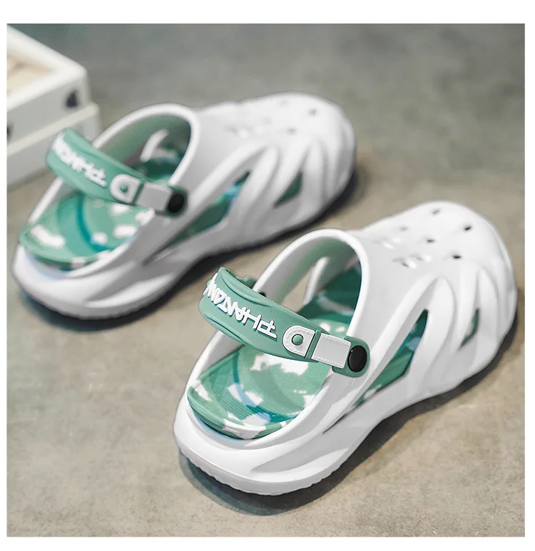 جديد 2025 قباقيب رجالية صنادل صيفية شباشب رياضية شخصية مانعة للانزلاق للشاطئ سميكة القاع نمط جديد أحذية رجالية