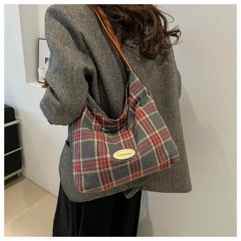 

Niche Commuter Designer Shoulder Bag Women's Crossbody Bag Winter New Simple Fashion Armpit Tote Luxury Brand Shoulder Bag