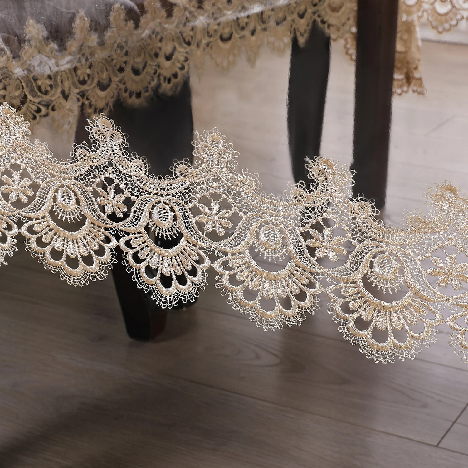 Description Picture 5 of itemBattilo Clear PVC Tablecloth Rectangle Table Cloth Oilproof Waterproof  Lace Table Cover for Dining Table Outdoor Party Decor