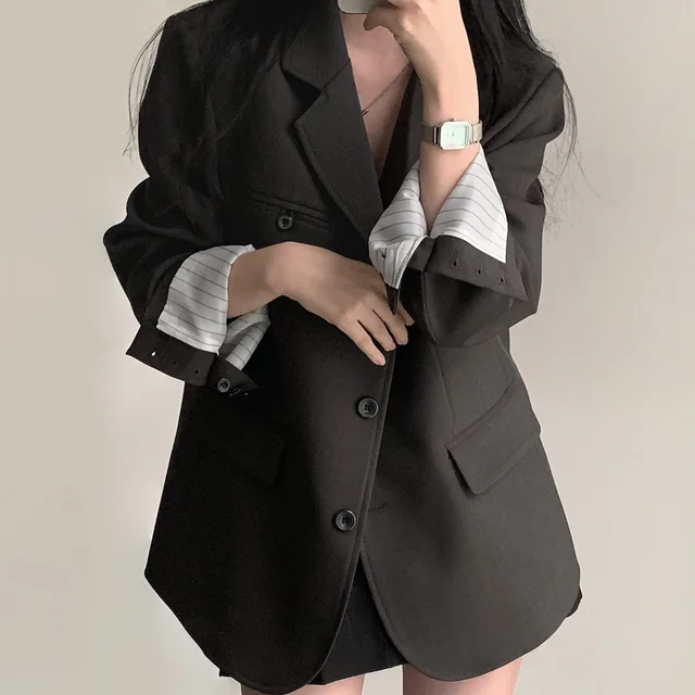 대비 컬러 블레이저: 이른 봄 스타일 업그레이드