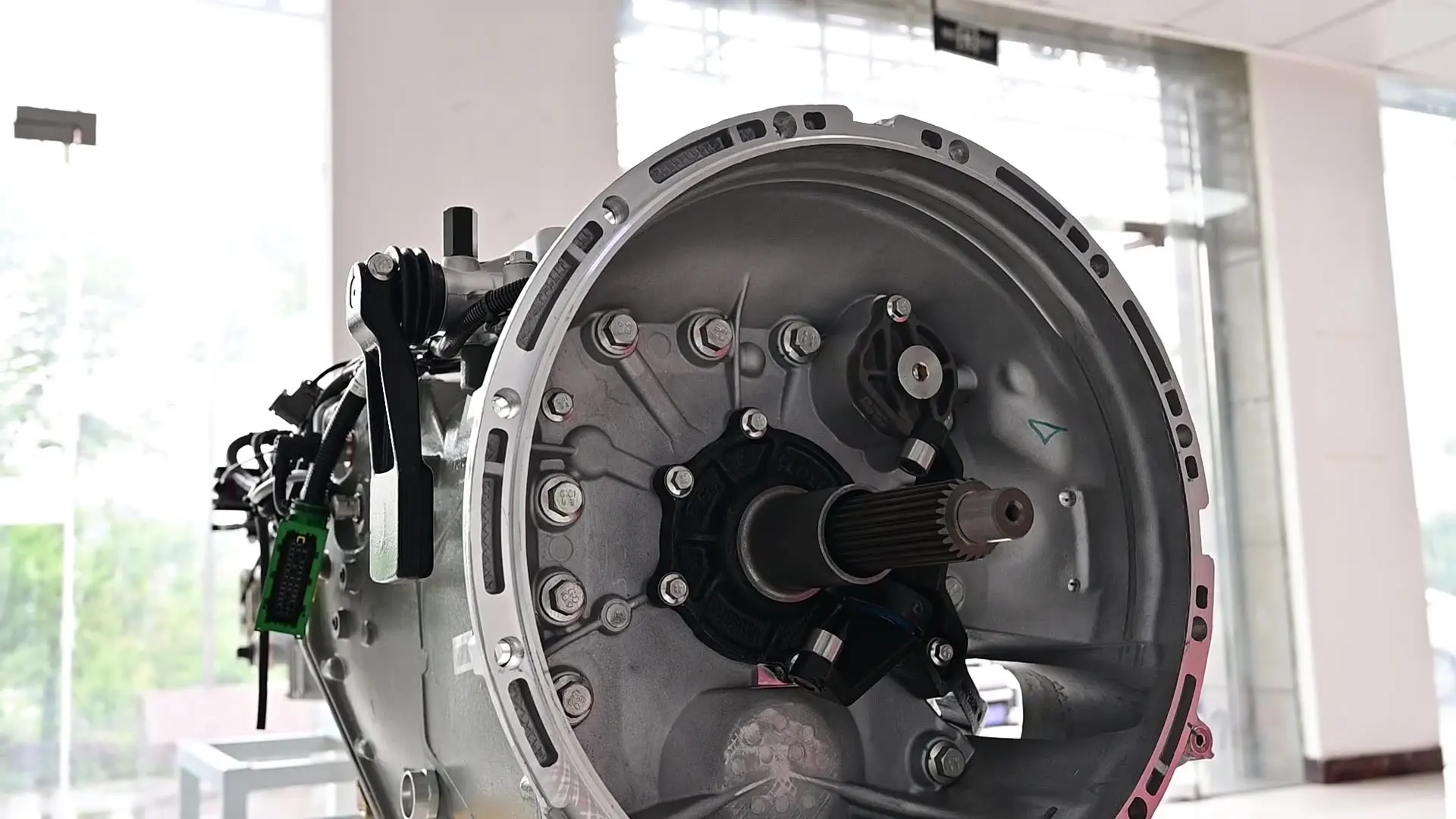 Рисунок 2 - Оригинальный новый дизельный двигатель в сборе