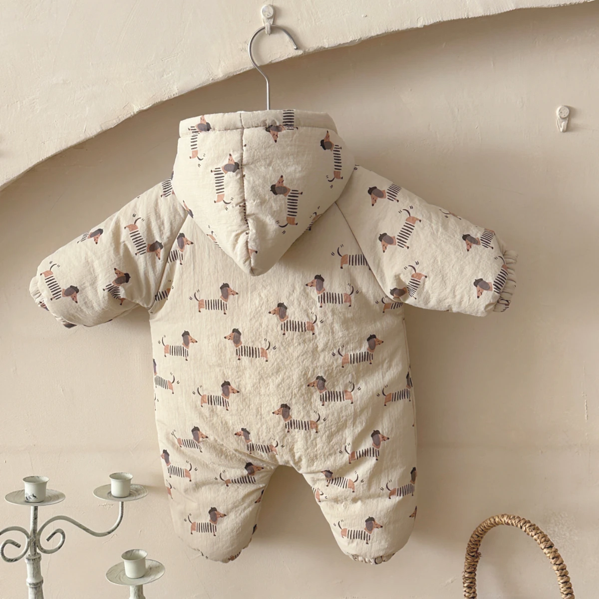 Baby Jungen Mädchen Strampler mit Kapuze Dackel-Stickerei Reißverschluss Plüschgefüttert Neugeborenen Unisex Overalls Winddichter Baby-Schneeanzug – Detail 2