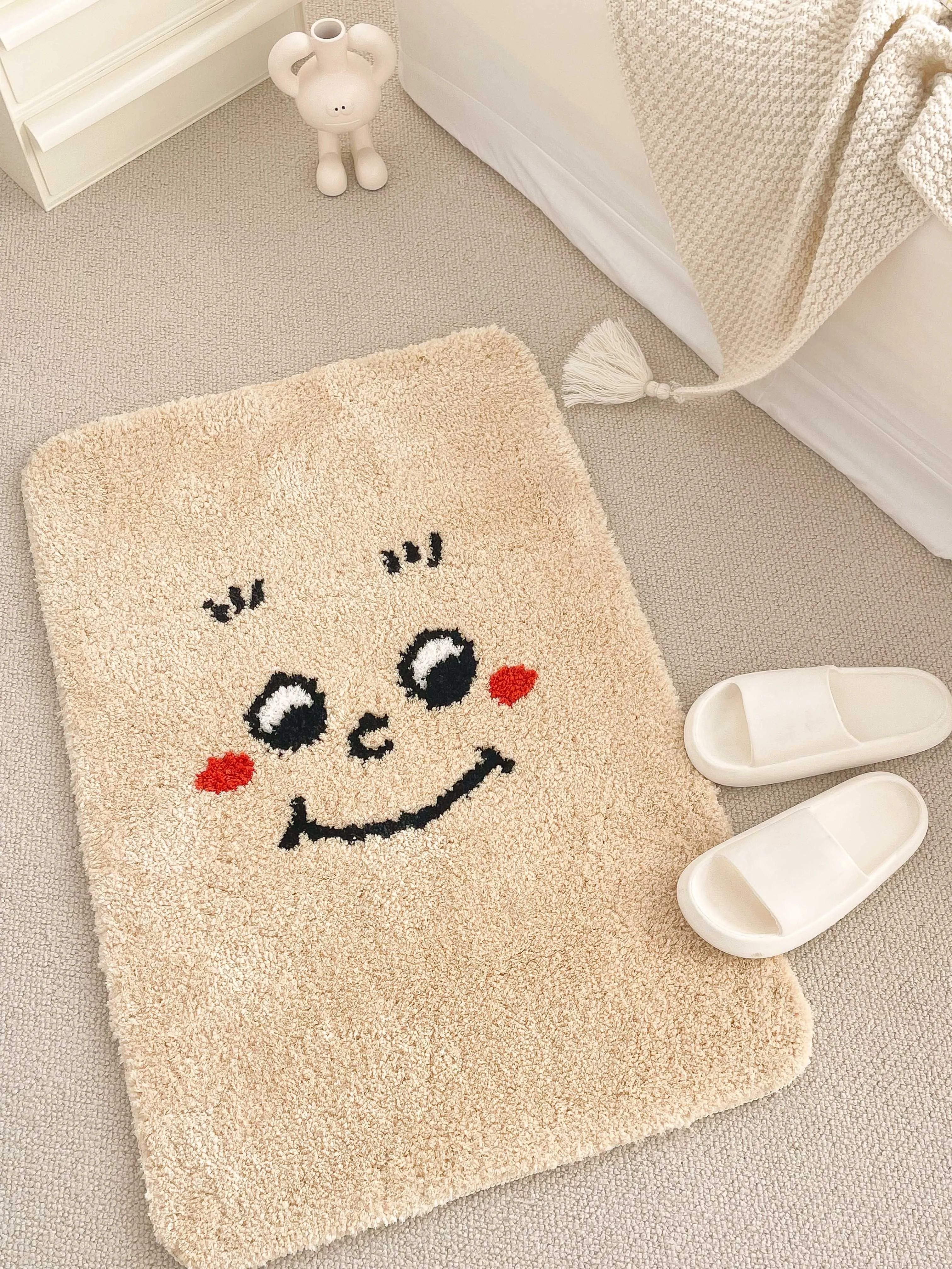 

Cute smiley face carpet tufted thickened rectangular floor mat bedside living room mat H011