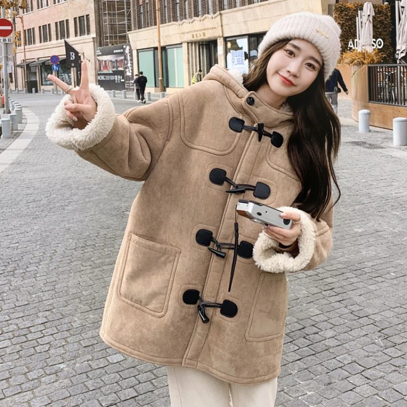 Рисунок 6 - Женское пальто из овечьей шерсти