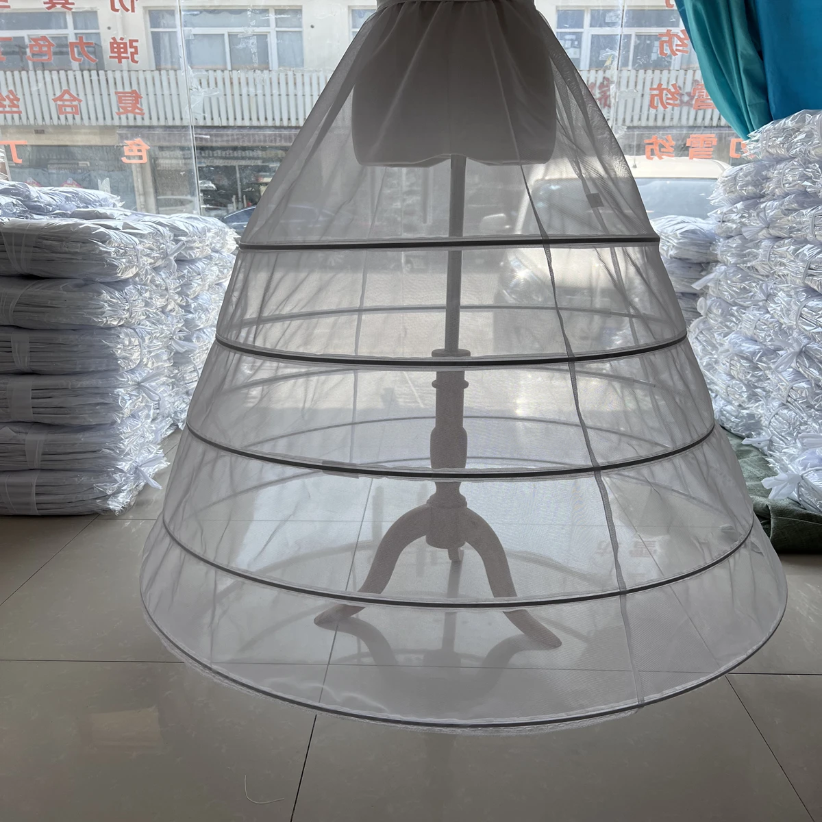 

New Arrival Free Shipping 5 Layers Breathable Fabric Petticoat For Bustle Ball Gown Wedding Dresses Bridal Accessories Crinoline