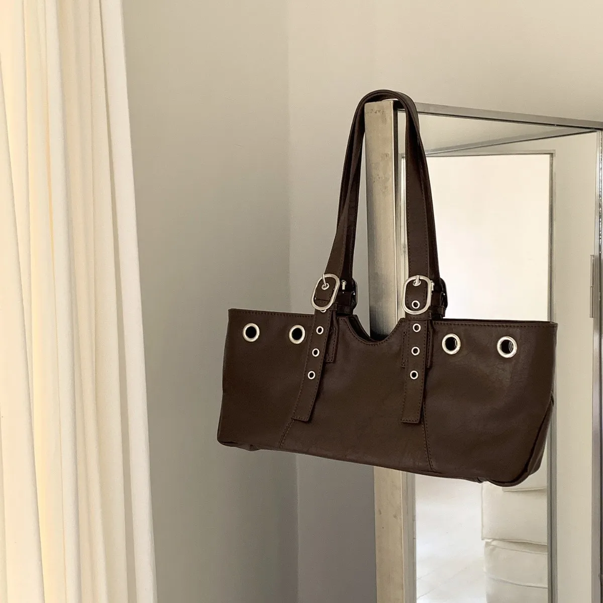 2025 New European and American Spice Girls Large-Capacity Underarm Bag Premium Rivet Niche Design Fashion Versatile Shoulder Bag