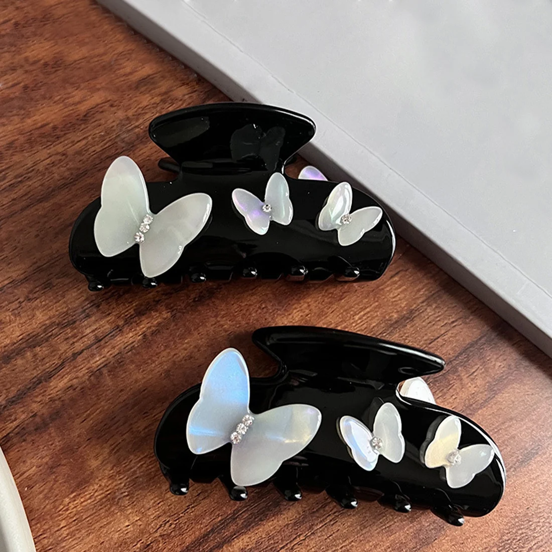 

French Style Vintage Super Fairy 3D Butterfly Hair Clip Claw Hair Comb Light Luxury High Sense Spring Hairpin Elegant Shark Clip