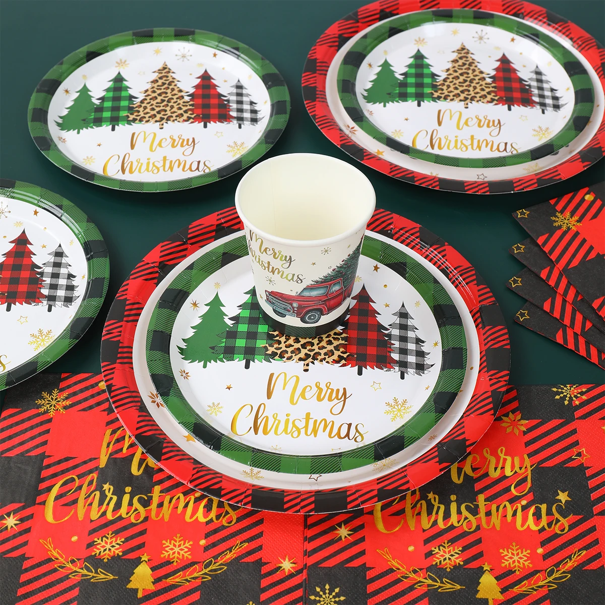 thumbnail image 5 of Vajilla desechable navideña Platos de papel con diseño de árbol de Navidad Vasos Servilletas Suministros navideños Decoración navideña, 5 of 6