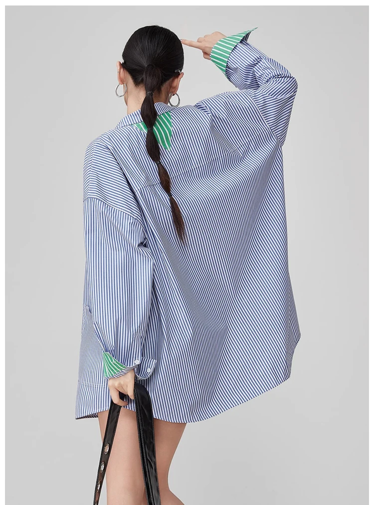 قميص مخطط كبير الحجم للنساء بأكمام طويلة فضفاض مناسب سترة علوية متوسطة الطول بأزرار سفلية ملابس غير رسمية موضة 2025