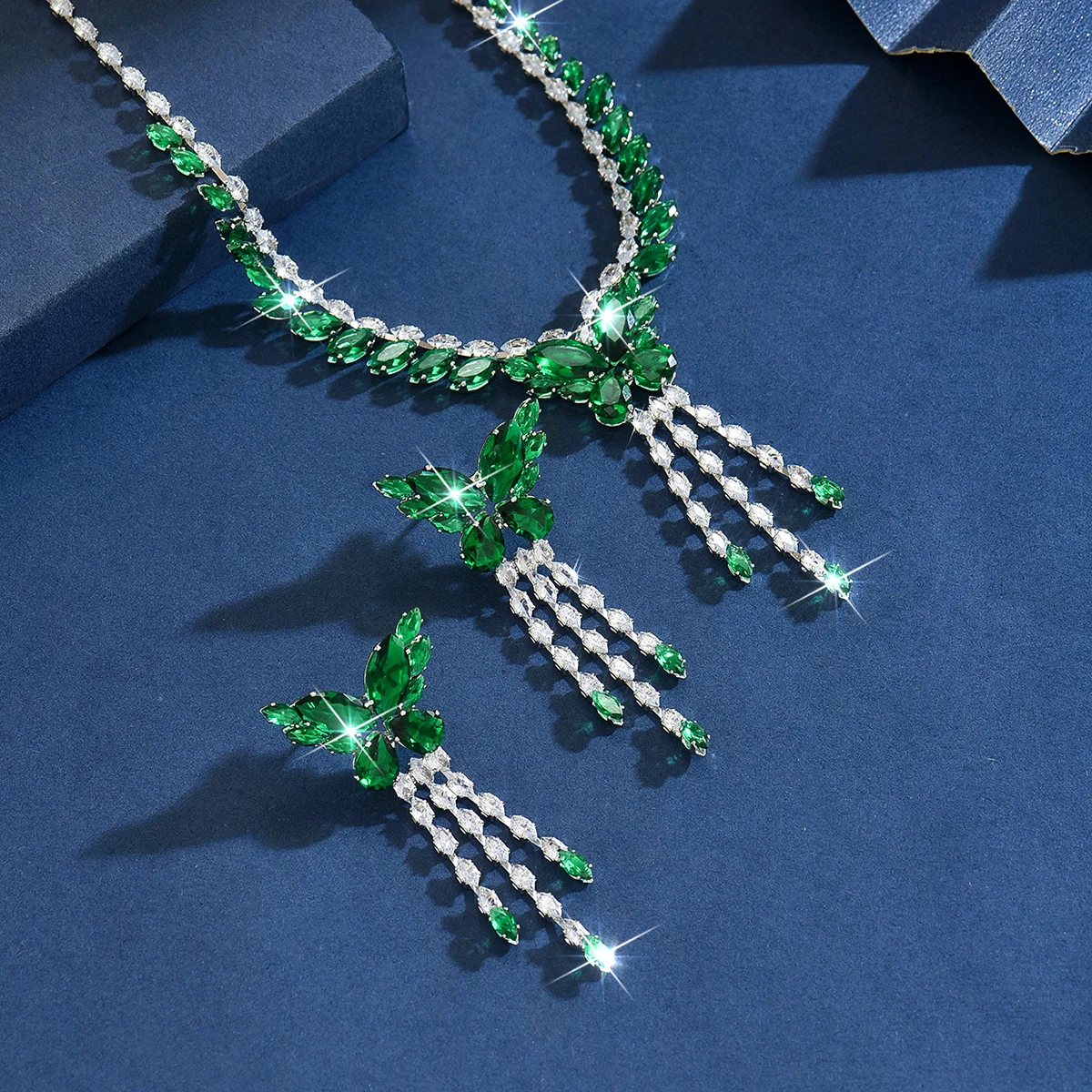 Europäische und amerikanische neue exquisite Halskettenohrringe im Prominentenstil in mehreren Farben, zweiteiliges Set – Detail 12