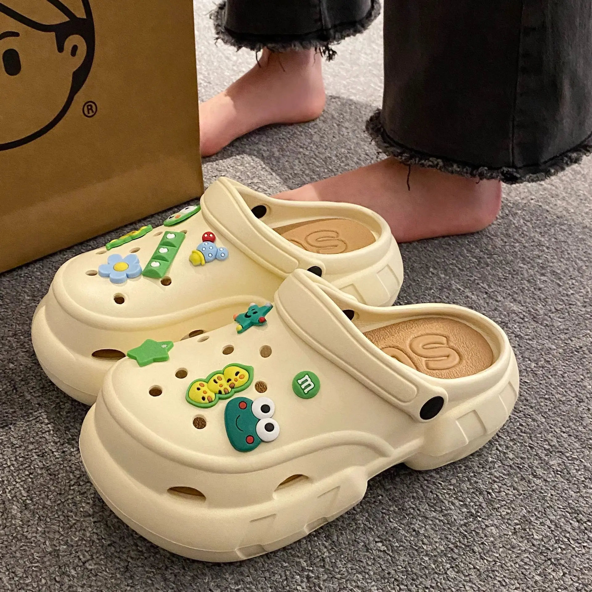 2024 New Sandals DIY Cute Cartoon frog Clogs Women 5cm Platform Beach Slippers Cave Hole Female Garden Shoes For Students Girls