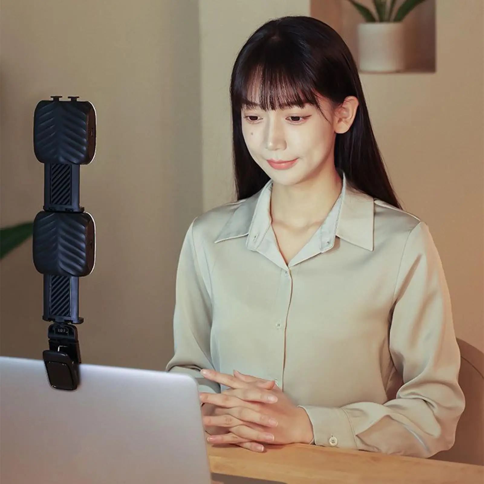 Phone Light For Video Recording Portable Light For Photography With 3 Colors Lighting And RGB Mode Rechargeable Clip On Lamp For