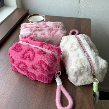 Borse per trucco in peluche con manico Borsa morbida per cosmetici da viaggio Borsa portatile per cosmetici con stampa d'amore Astuccio carino con pochette 1