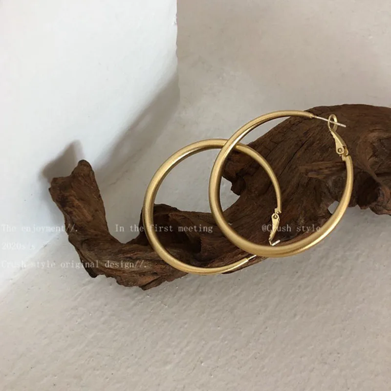 

Vintage Smooth Circle Big Hoop Earrings For Women Geometric Matte Golden Color Metal Earring Thick Hoop Earrings Girl Party Gift