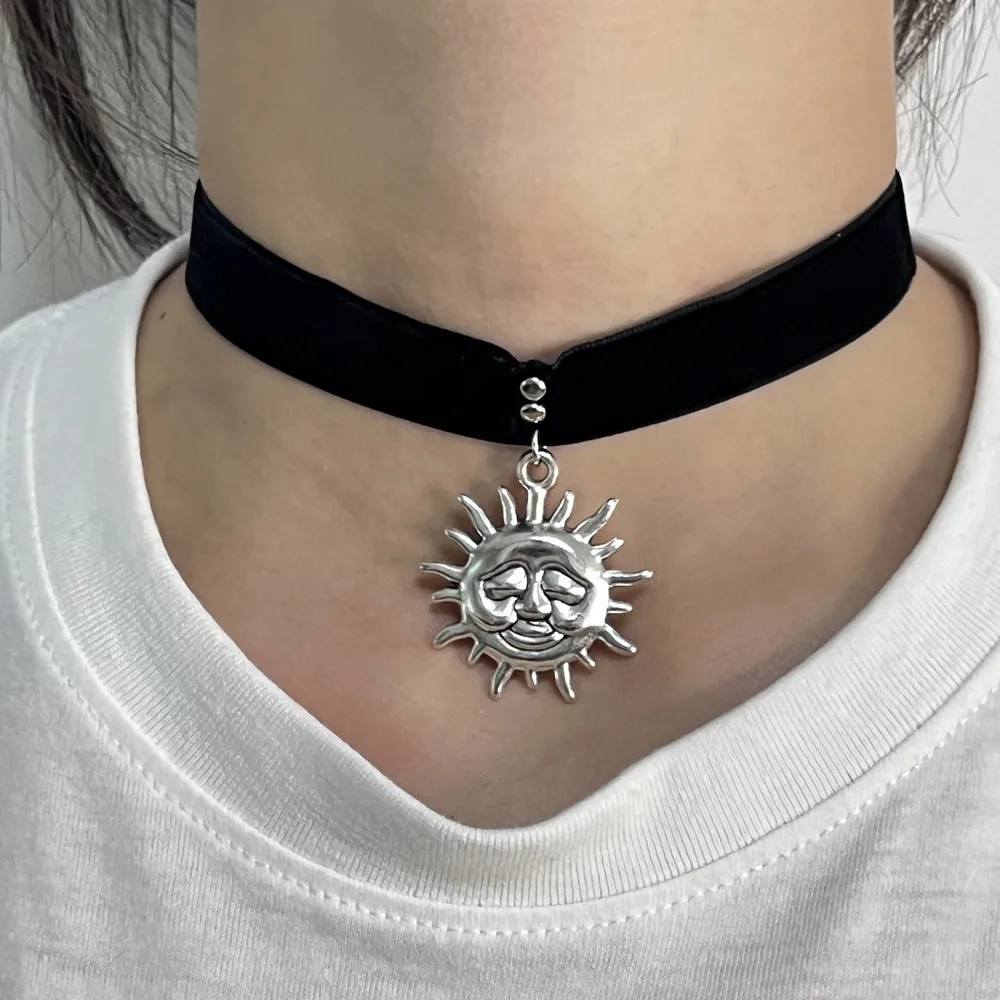 Choker Locket The Professional Movie Leon The Professional Cosplay Matilda  Necklace Sun Pendant